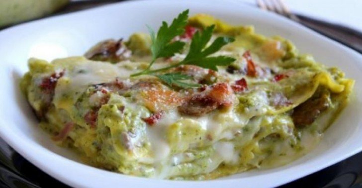 Lasagne mit Speck, Pilzen und Zucchinicreme