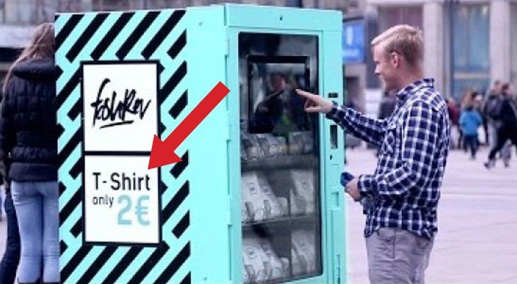 Sie glauben, dass sie ein T-Shirt für 2 Euro kaufen, doch wartet ab, bis sie das Geld einschmeißen