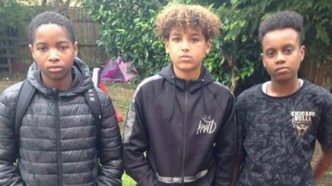 Er versucht, sein Leben zu beenden, indem er sich von einer Überführung stürzt, wird aber im letzten Moment von 3 heldenhaften Jungs gerettet
